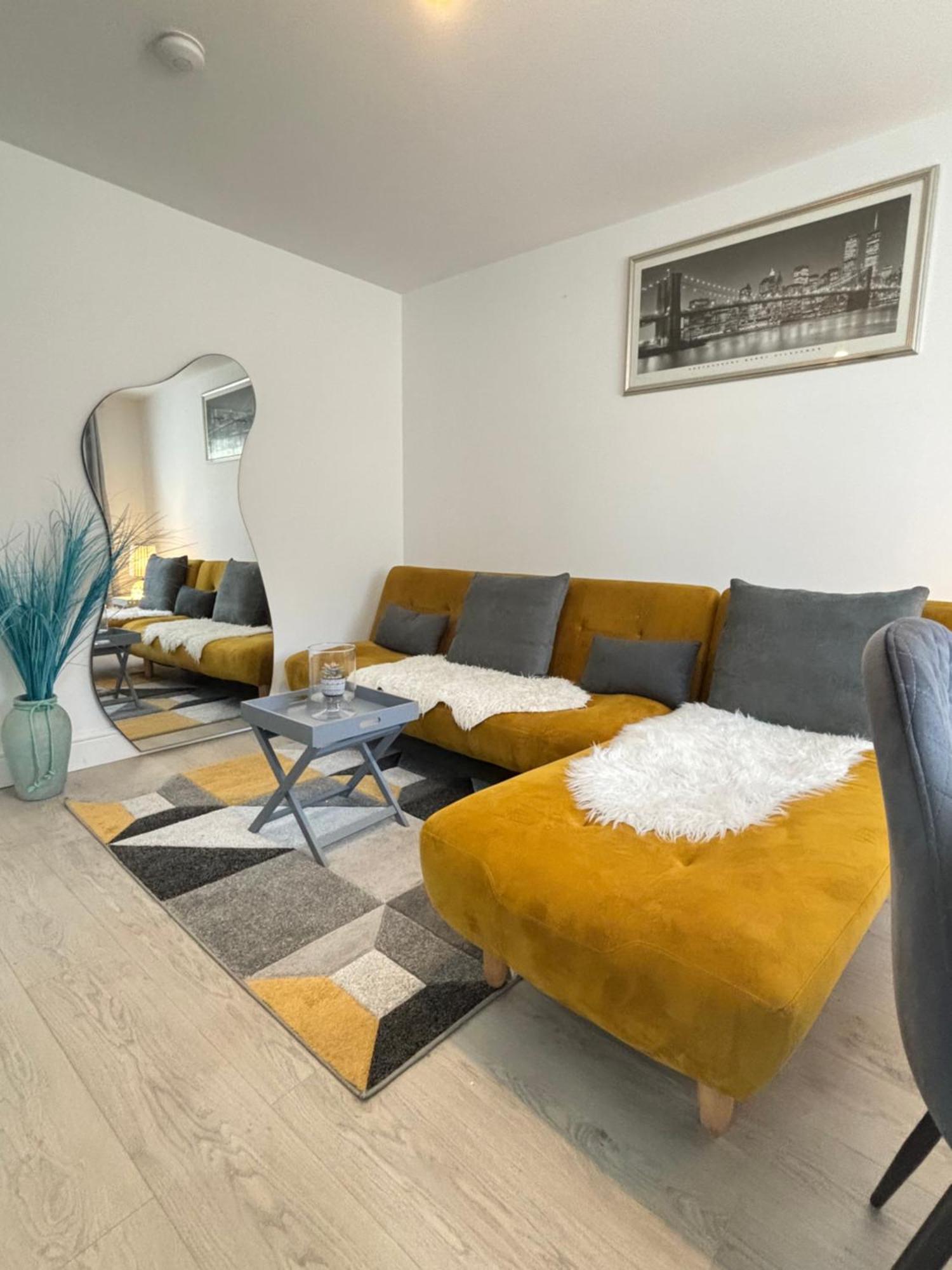 Апартаменты Cosy Modern Flat With Garden Бирмингем Экстерьер фото
